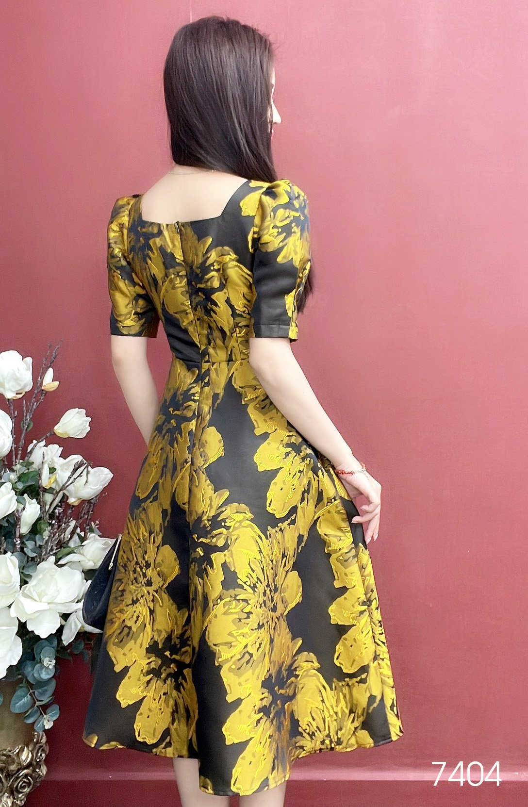 Đầm EMY EM7404 Xoè Gấm Taffta Vàng