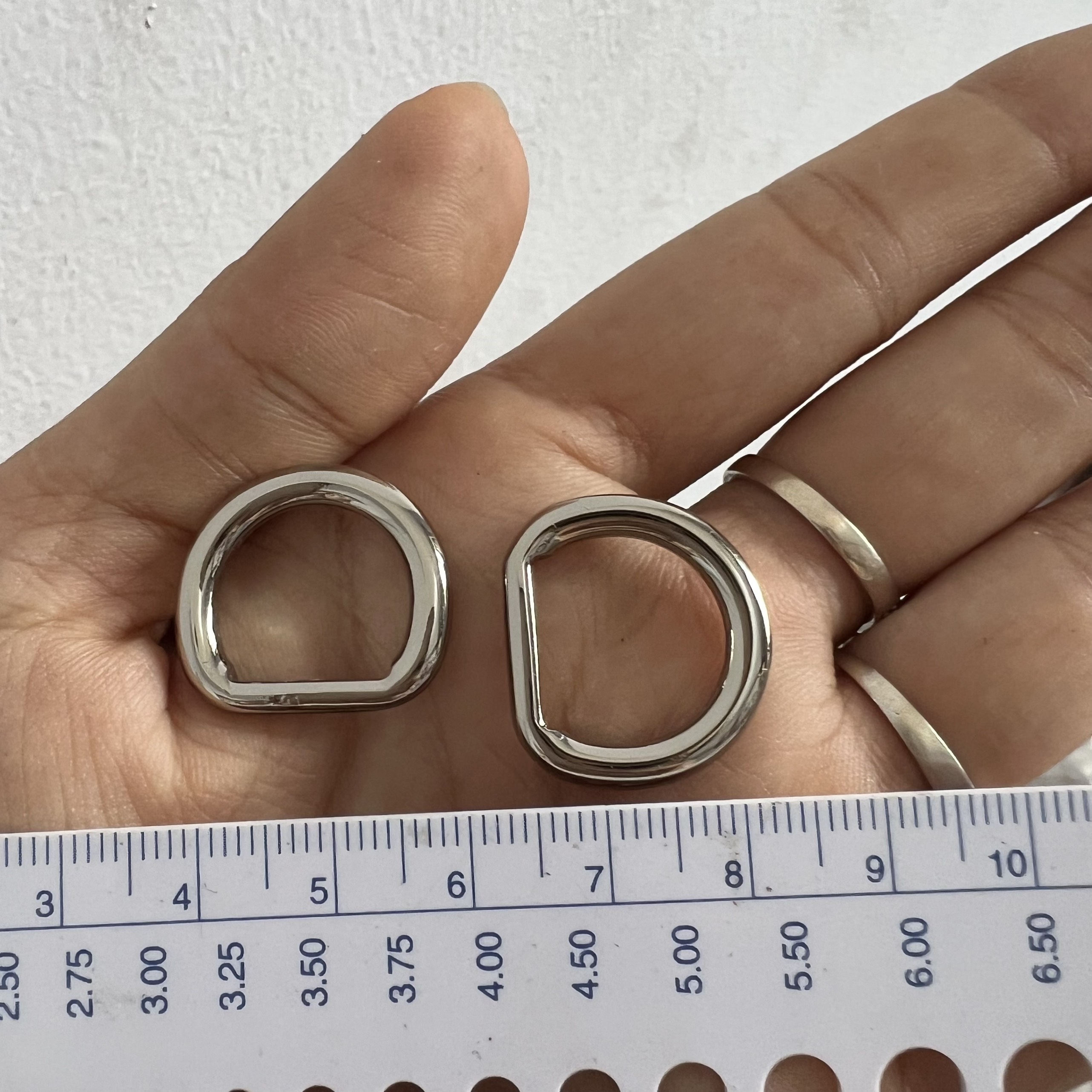 Khoen D đúc bạc dập chữ 3 size