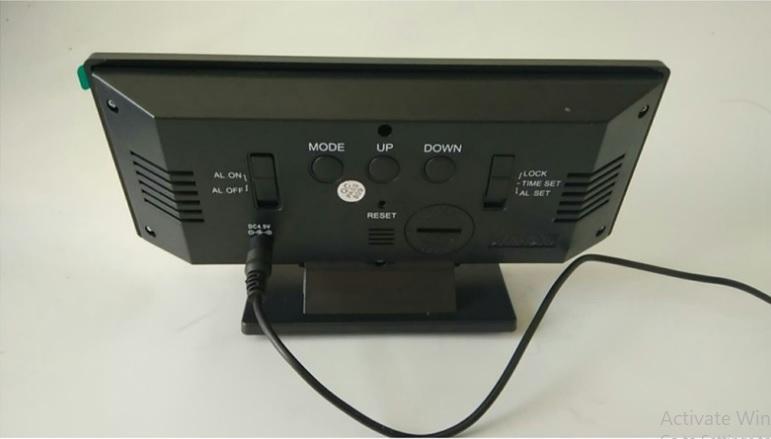 Đồng hồ để bàn 8082