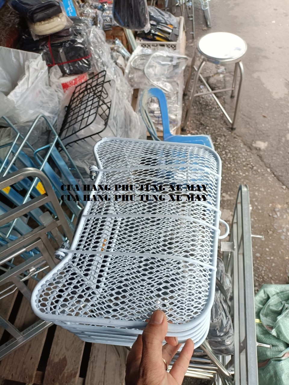 Rổ trước xe Scoopy có nắp đậy