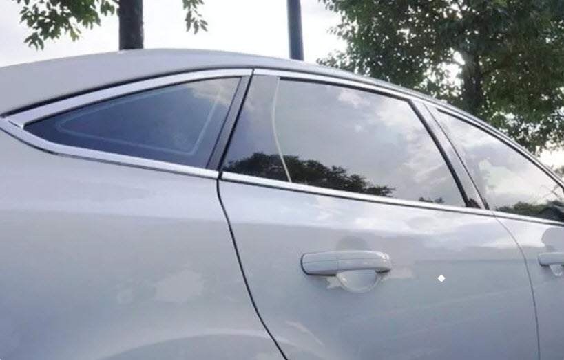 Nẹp viền cong kính Focus sedan 2012-2019