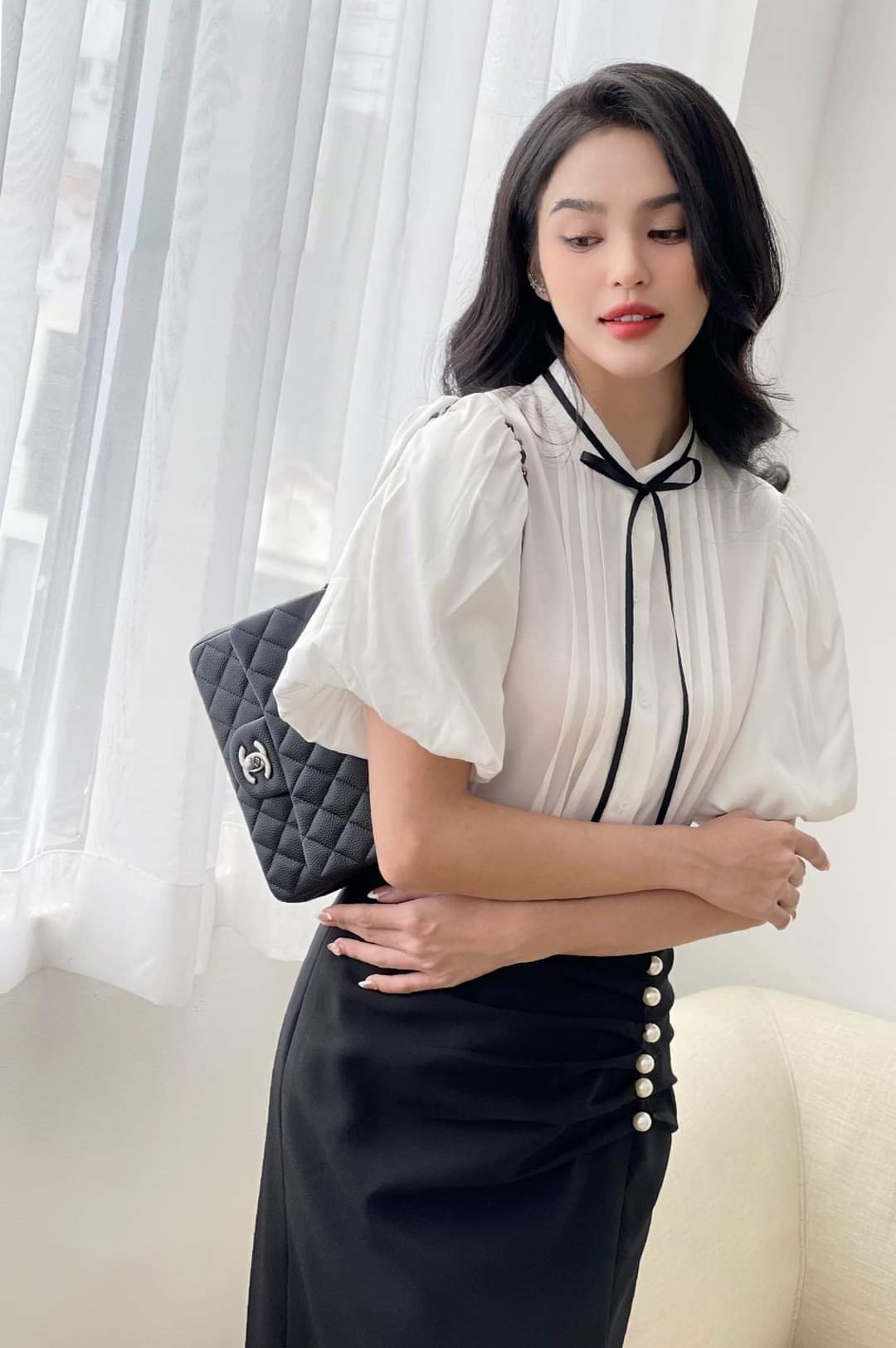 Sét chân váy + áo sơ mi tay phồng công sở