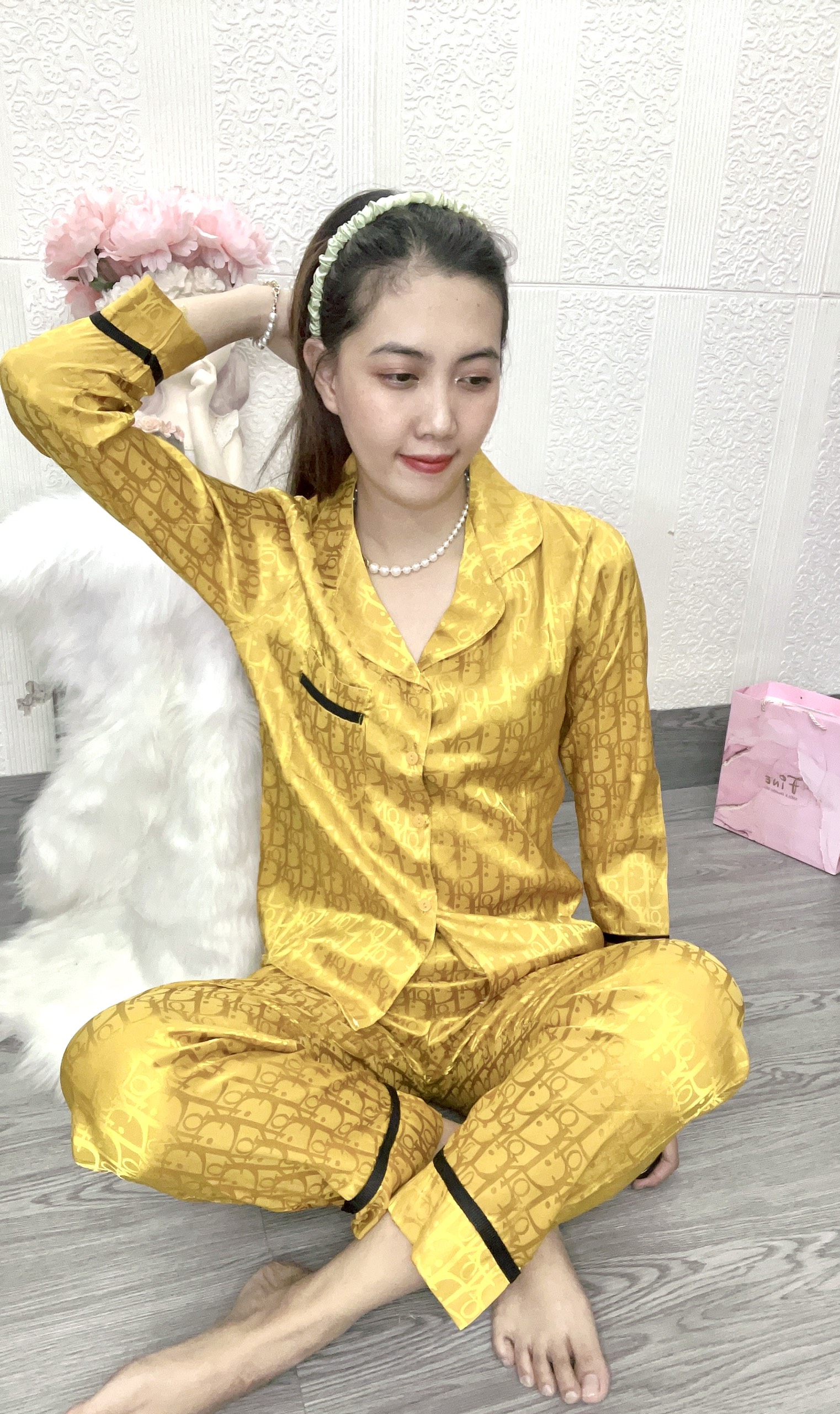 Bộ Pijama Mặc Nhà Lụa Gấm Tay Dài Vải Đẹp