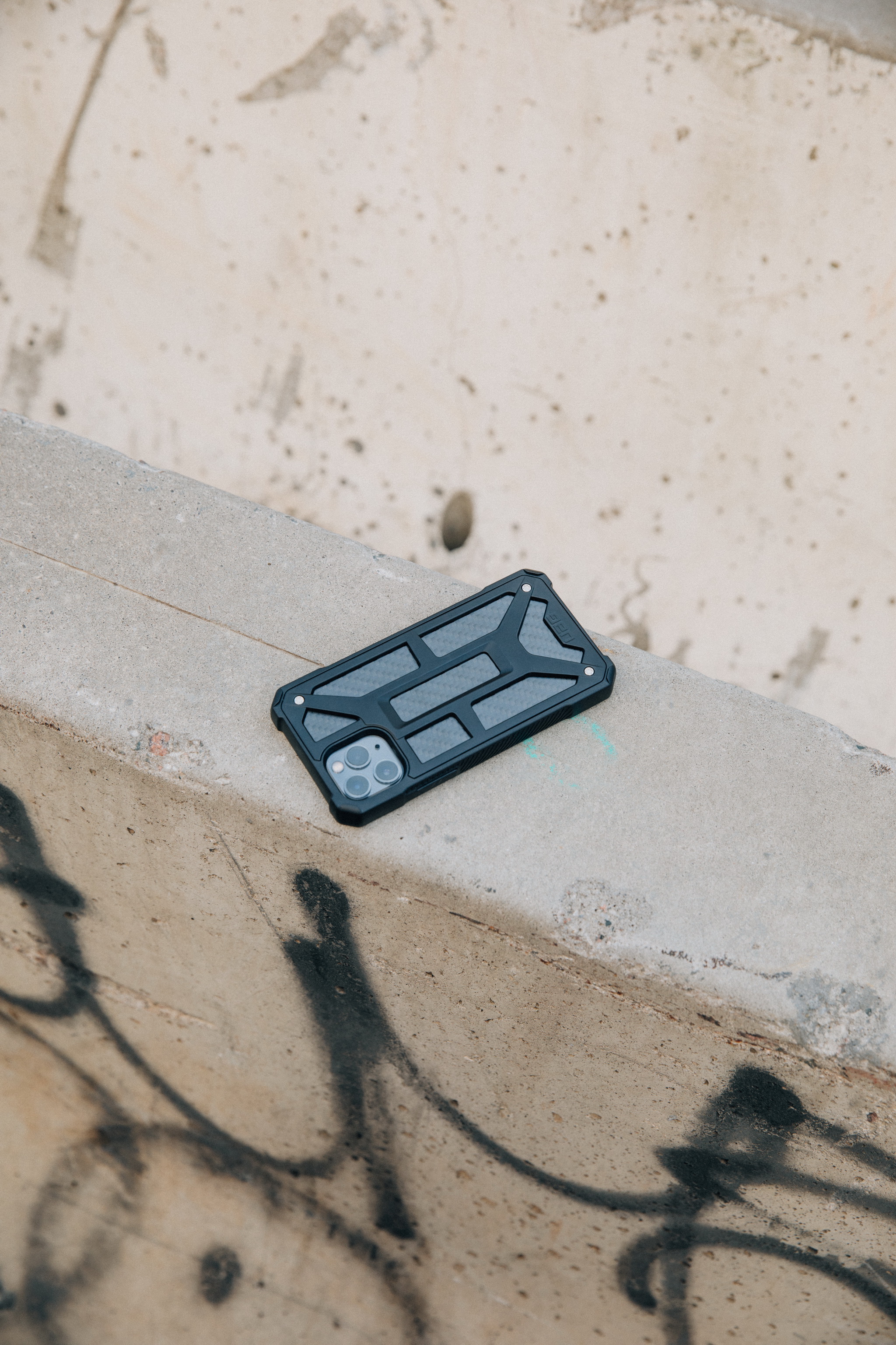 Ốp lưng UAG Monarch cho iPhone 11 Pro
