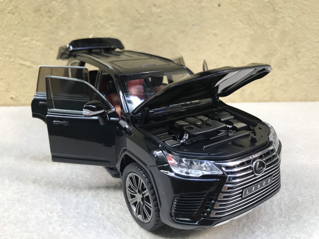 Mô hình xe LEXUS LX600 2024 1:24