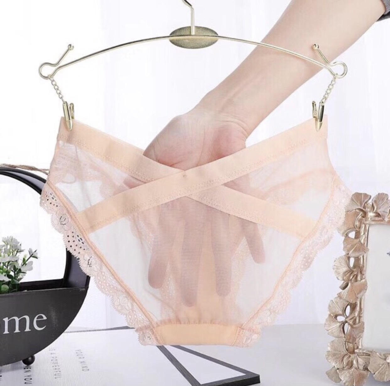 Quần Lót Ren Cạp Chéo Vic 5779
