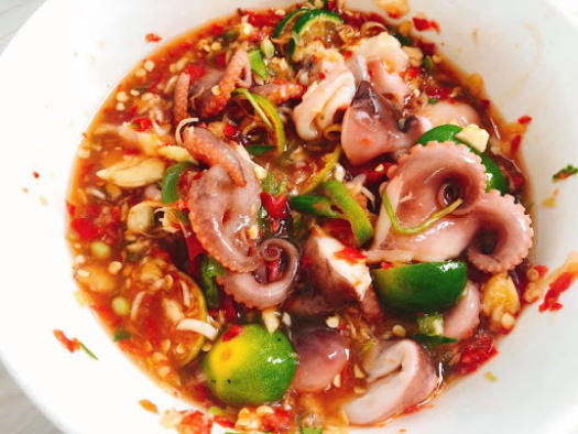 Dầu ớt sa tế Lee kum kee 205g