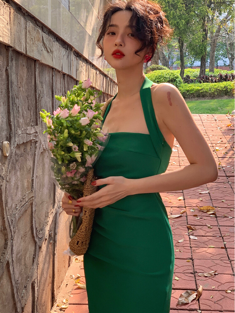Váy áo sắc xanh lá chiếm sóng mùa hè - Báo Phụ Nữ