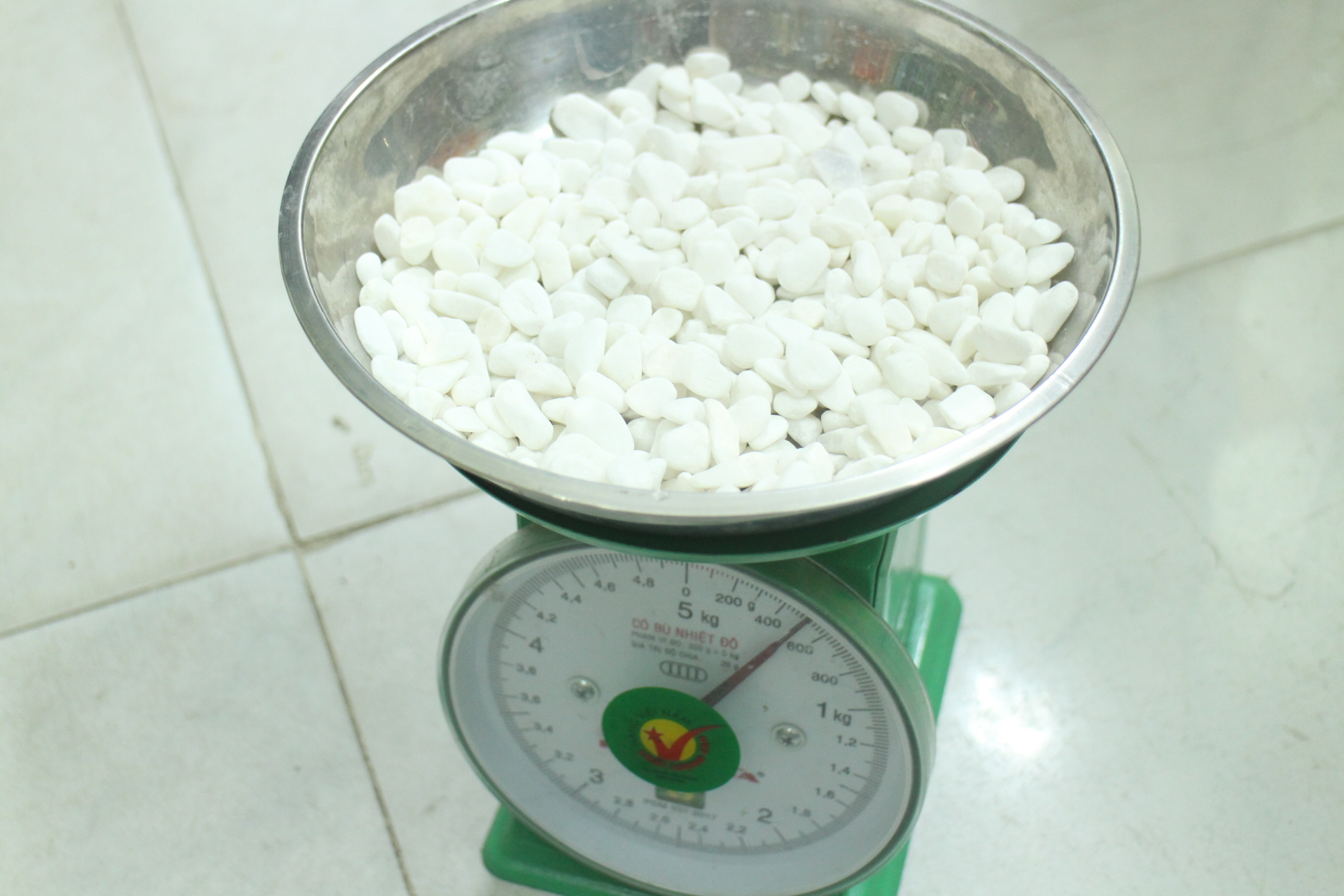 Sỏi trắng trang trí bể cá, sân vườn, cây cảnh (1kg)