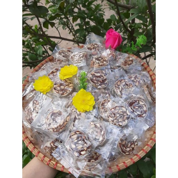 Kẹo chuối cuộn đậu phộng nhà làm bao ngon