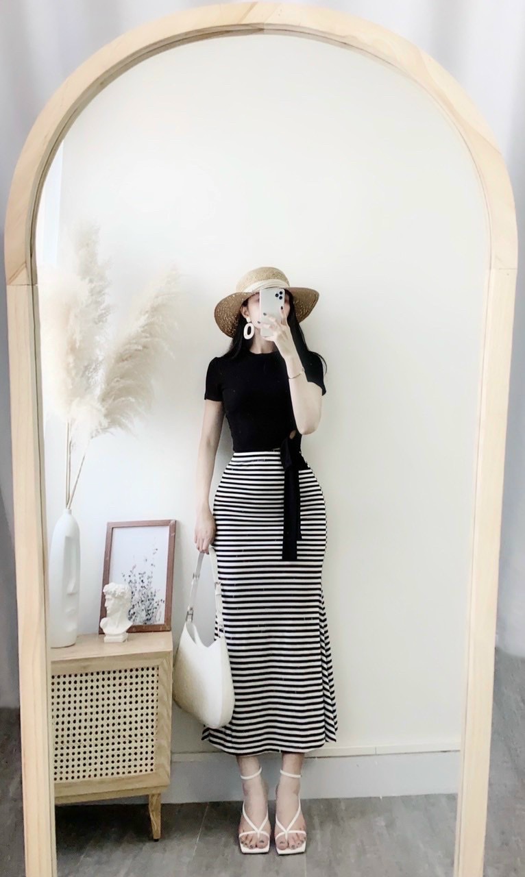 CATI Set bộ body thun chân váy kẻ (2113)
