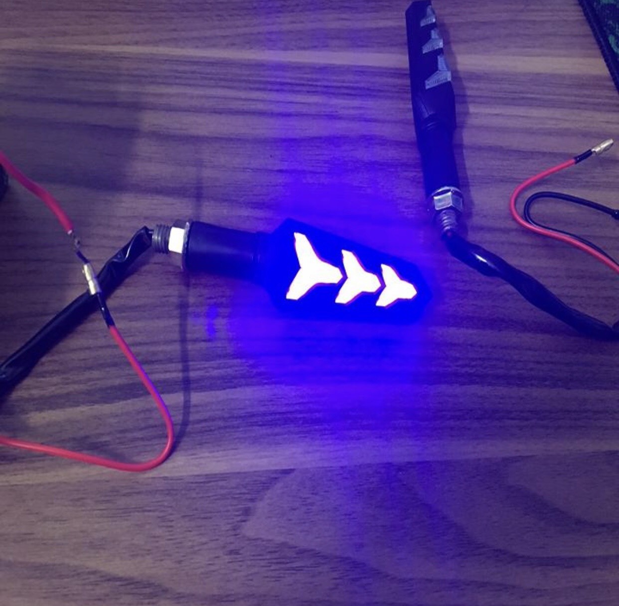 Đèn xi nhan LED kiểu Ferrari F1 chạy hiệu ứng cho Exciter 150, Đèn LED xinhan hình mũi tên