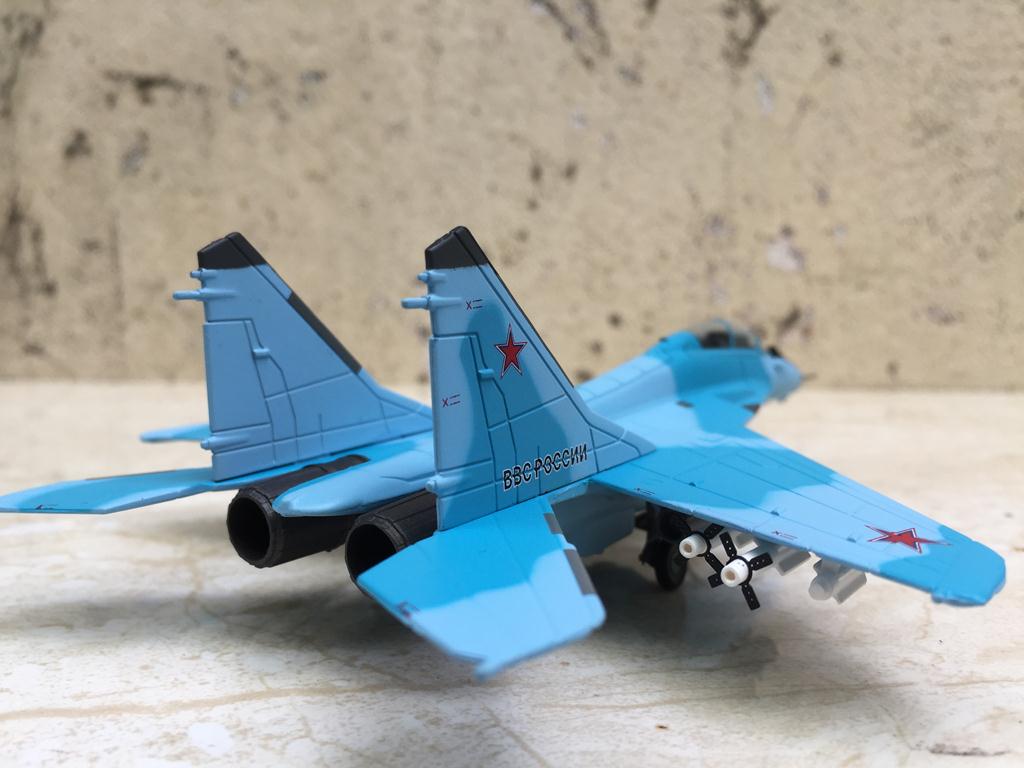 Mô hình Máy bay MIG 35 - 1:100