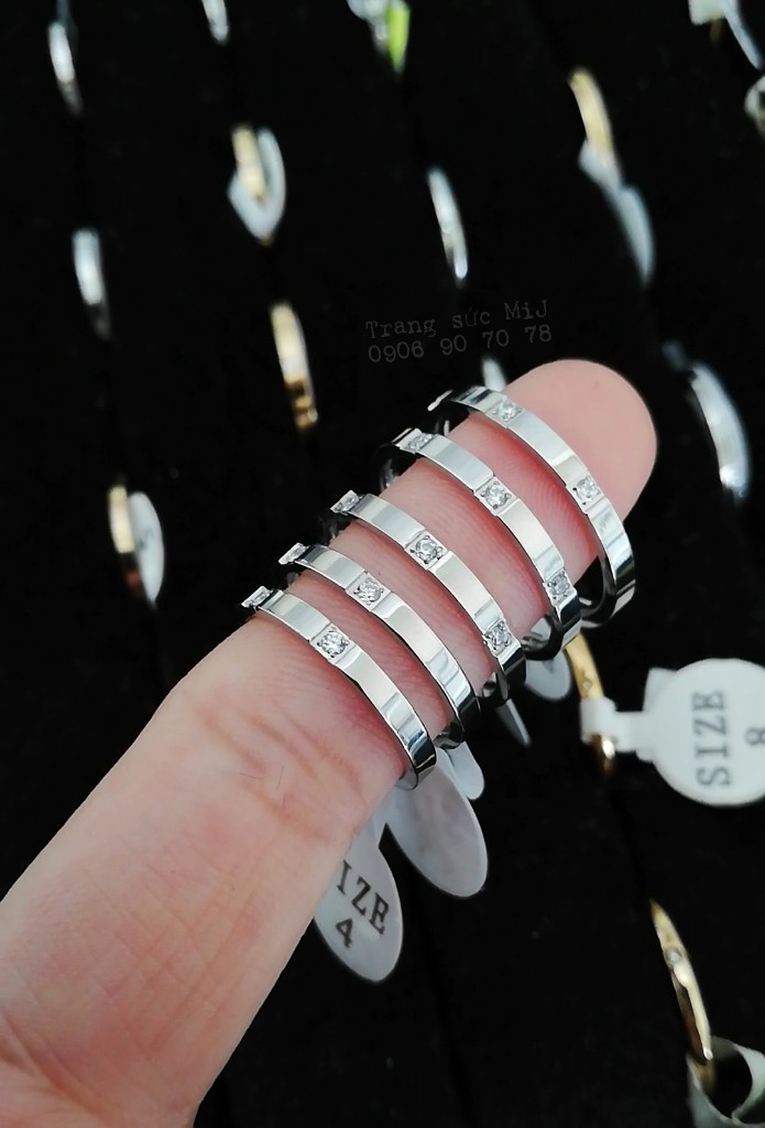 [GIÁ 1 CHIẾC] NHẪN TITAN ĐÍNH 3 ĐÁ MÀU TRẮNG