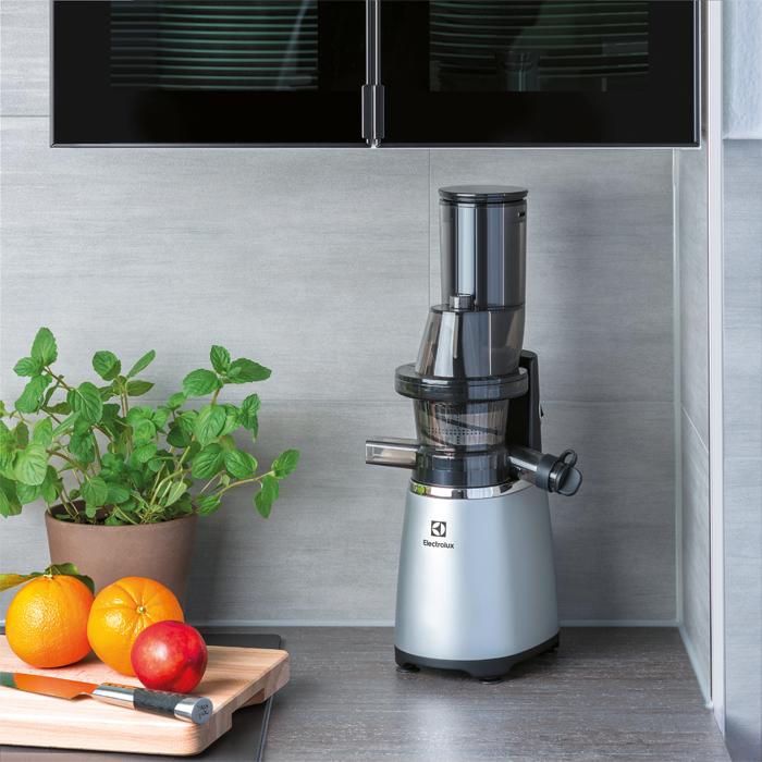 Máy ép chậm trái cây Electrolux ESJ4000S