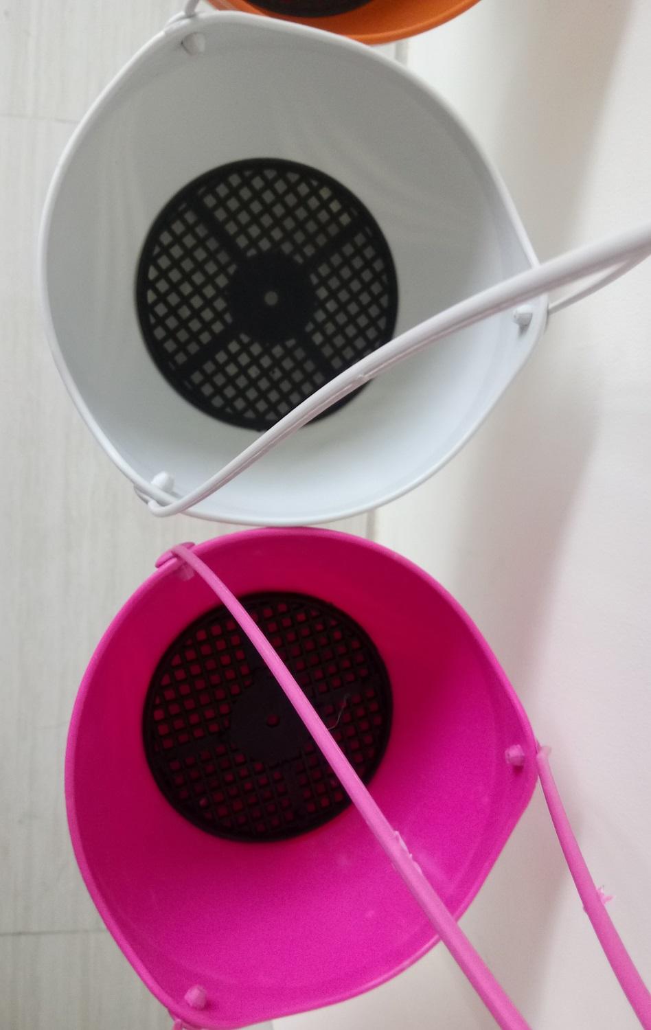 Bộ 5 chậu treo hoa văn có lưới ngăn đất 20x13cm nhựa dày nhiều màu