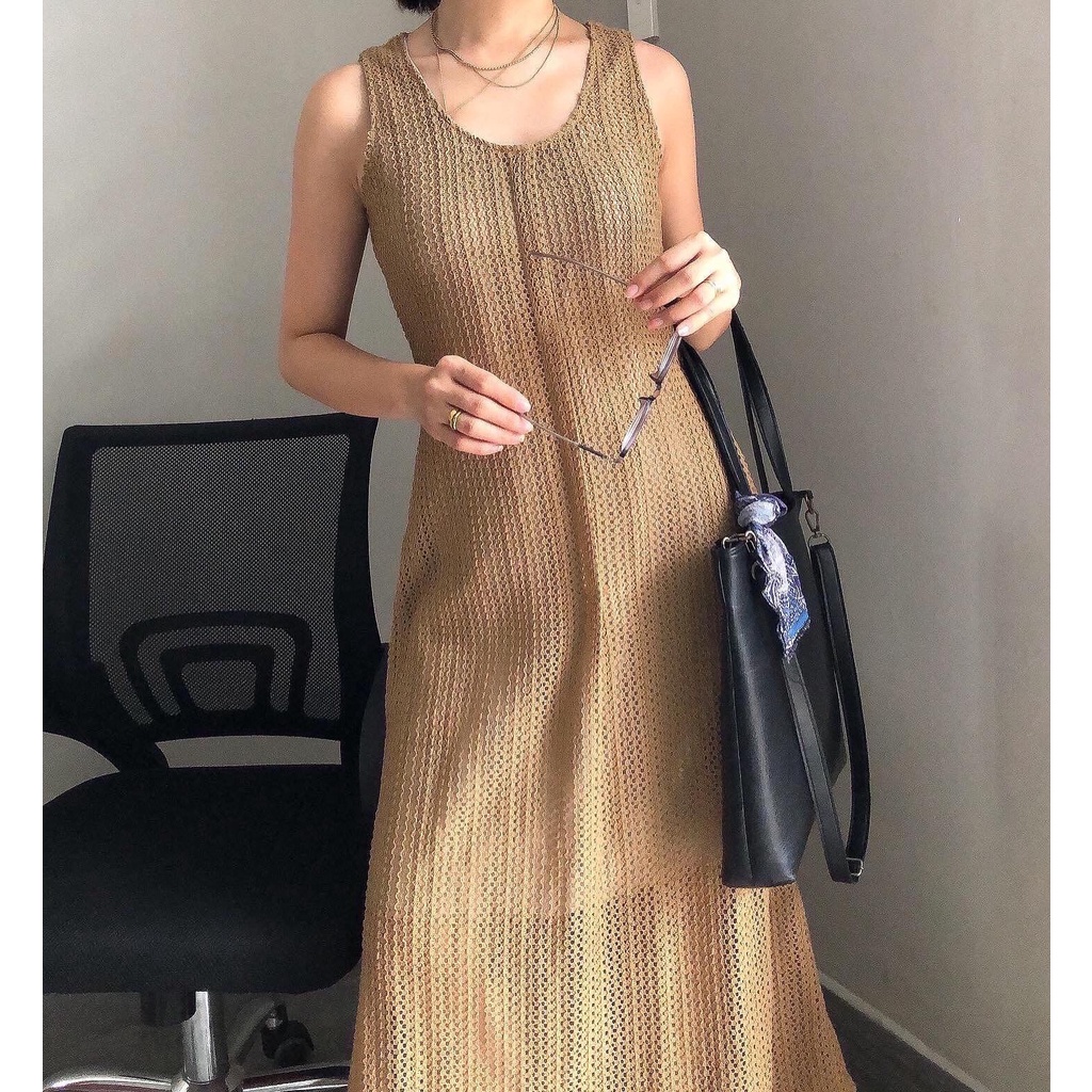 Đầm sát nách dáng dài họa tiết graphic