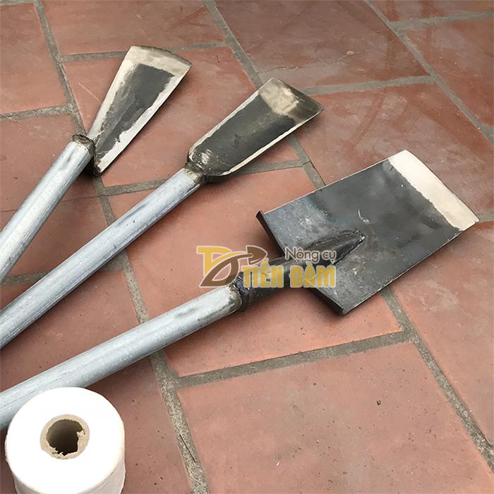 Xẻng đào cây làm vườn thép rèn thủ công.