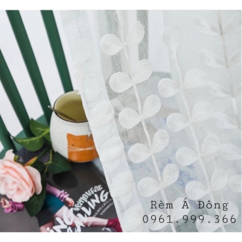 Rèm voan thêu cây nhẹ nhàng, tinh tế
