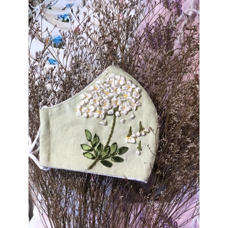 khẩu trang thêu handmade