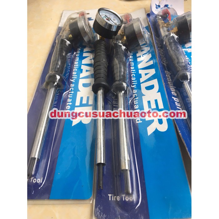 Tay bơm lốp thẳng xoáy ti van, có đồng hồ