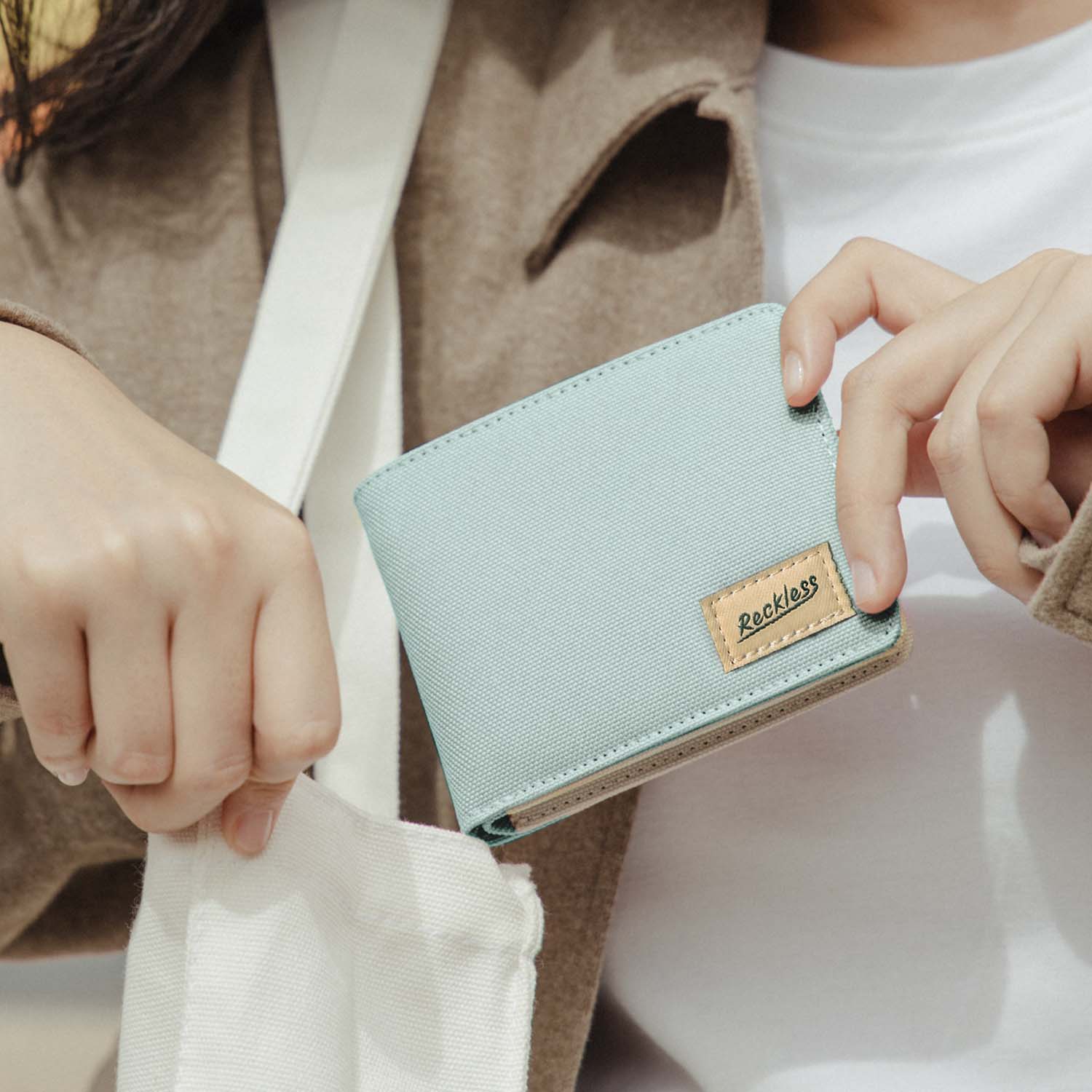 Ví Vải Gập Ngang Bifold Reckless John Wallet Màu Phối Polyester Kháng Nước