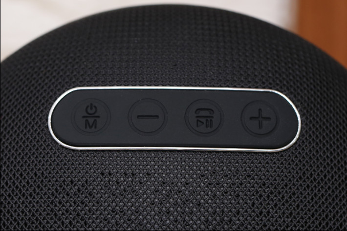Loa Bluetooth Wetop A3 Đen trưng bày