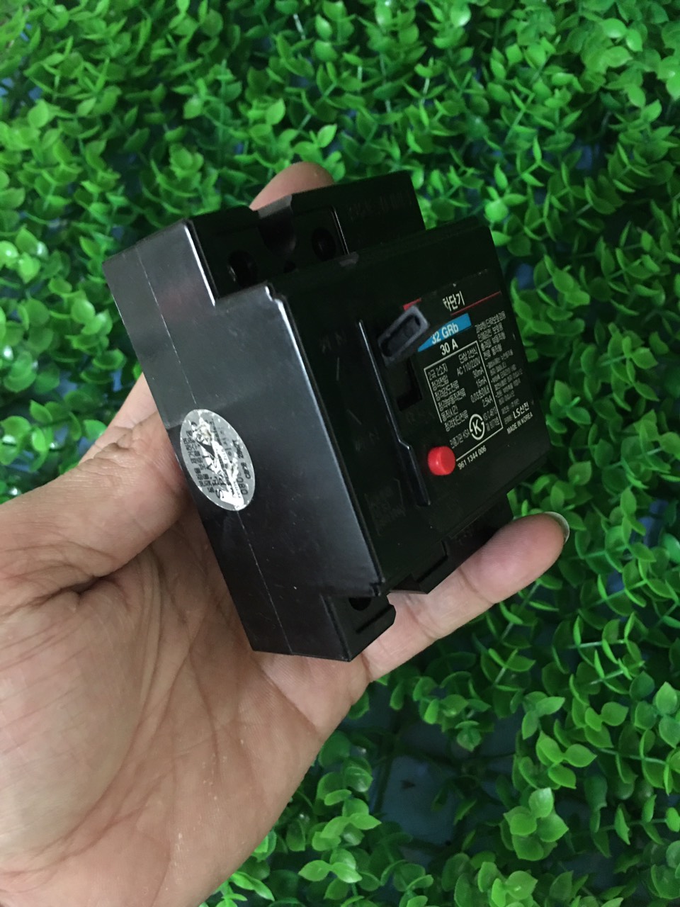 At chống điện giật bãi Hàn quốc LG