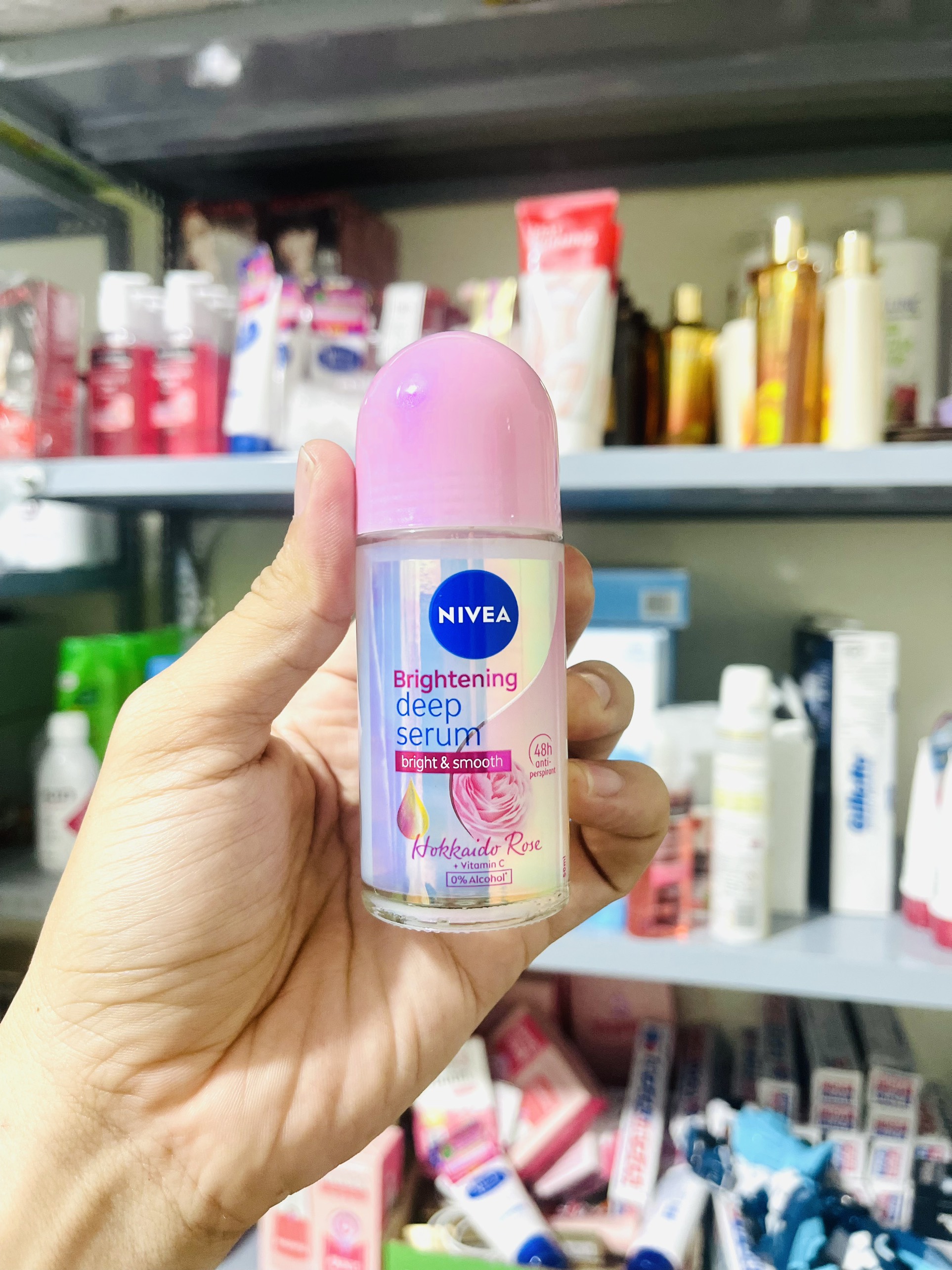 Lăn Khử Mùi Nivea Whitening Deep Serum 40ml
