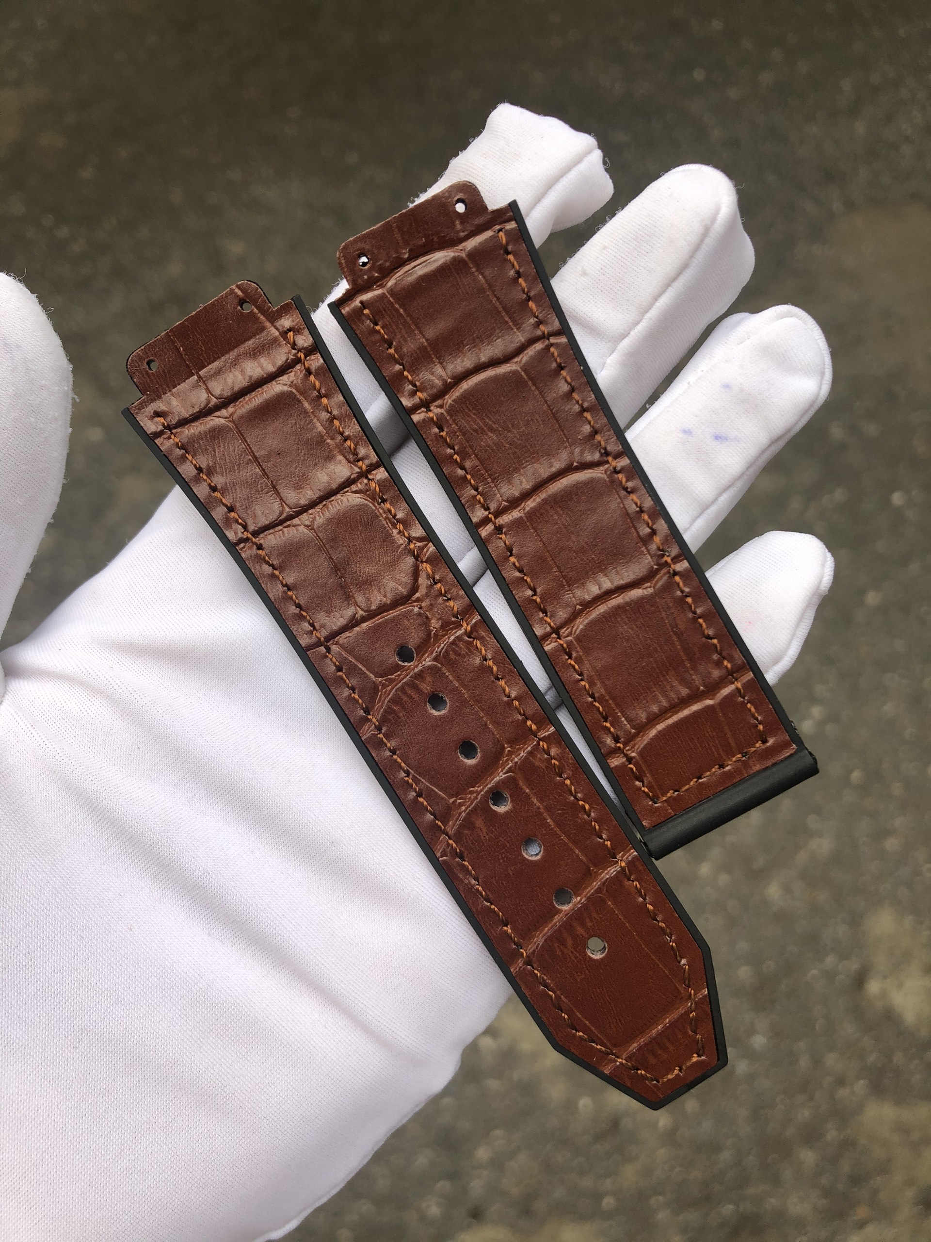Dây Hublot xịn - Có mùi thơm