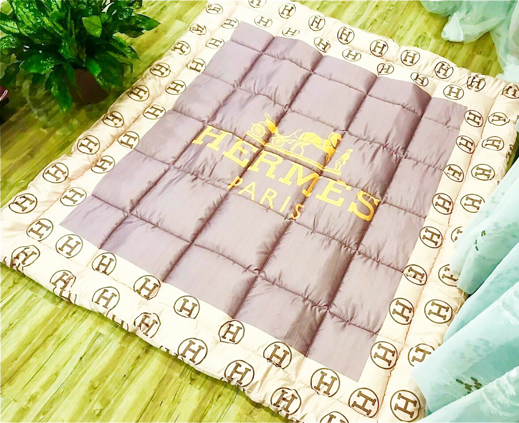 Nệm topper tấm làm mềm nệm đa năng.