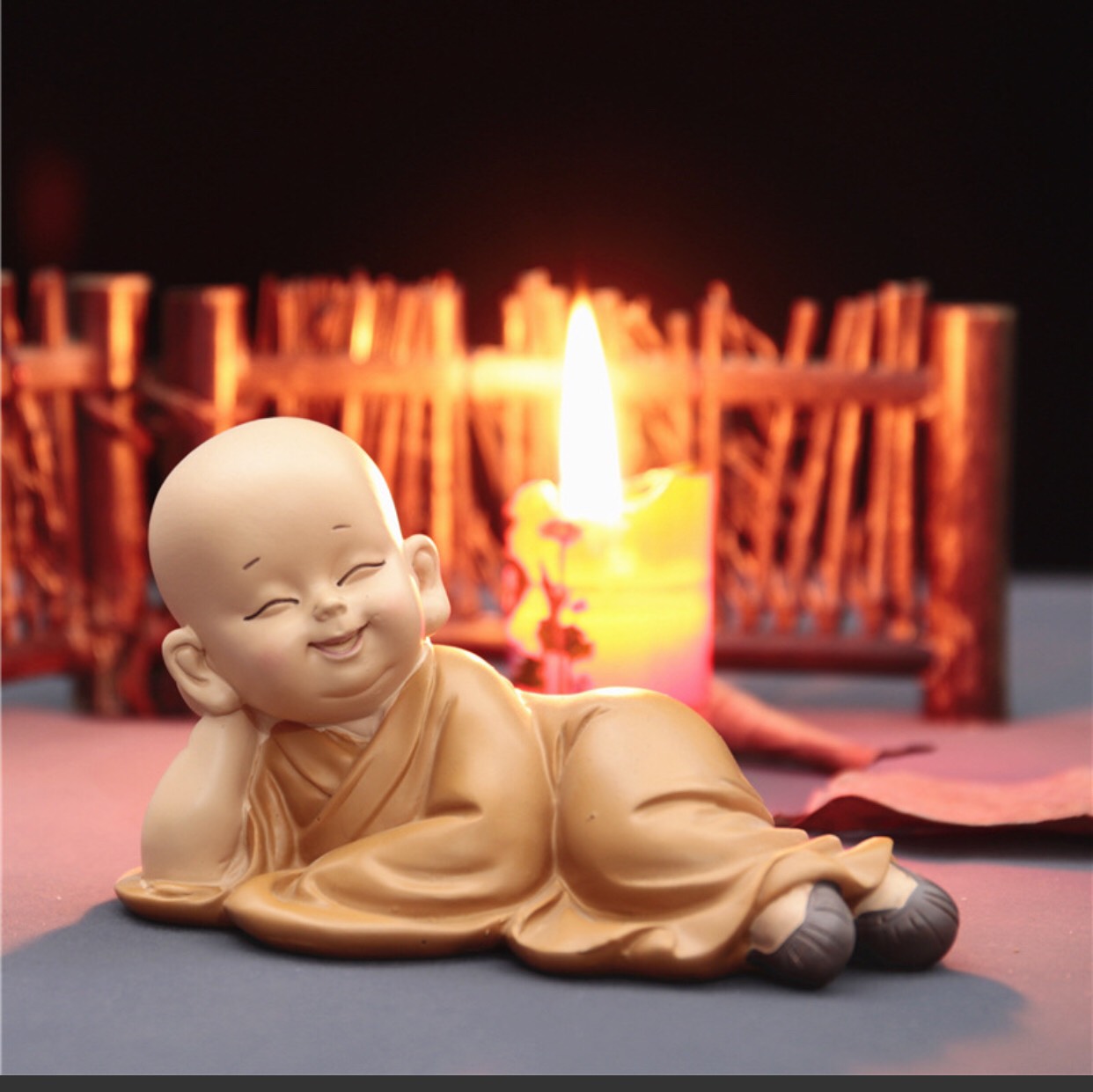 [HCM]Tượng chú tiểu vàng nằm thư giản ( ngủ một tí thôi)
