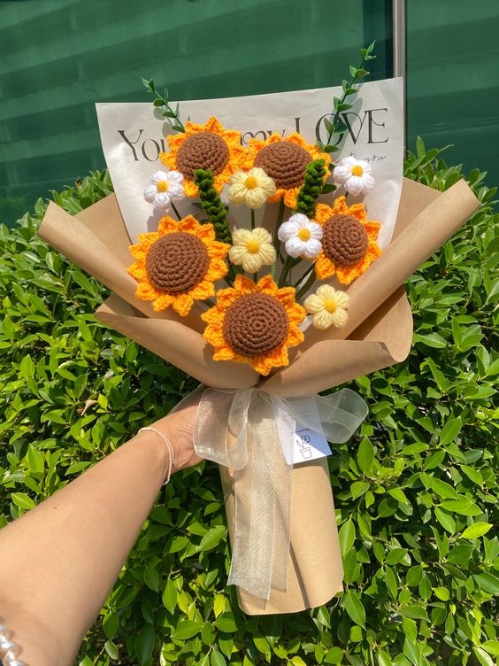 Bó hoa tốt nghiệp len