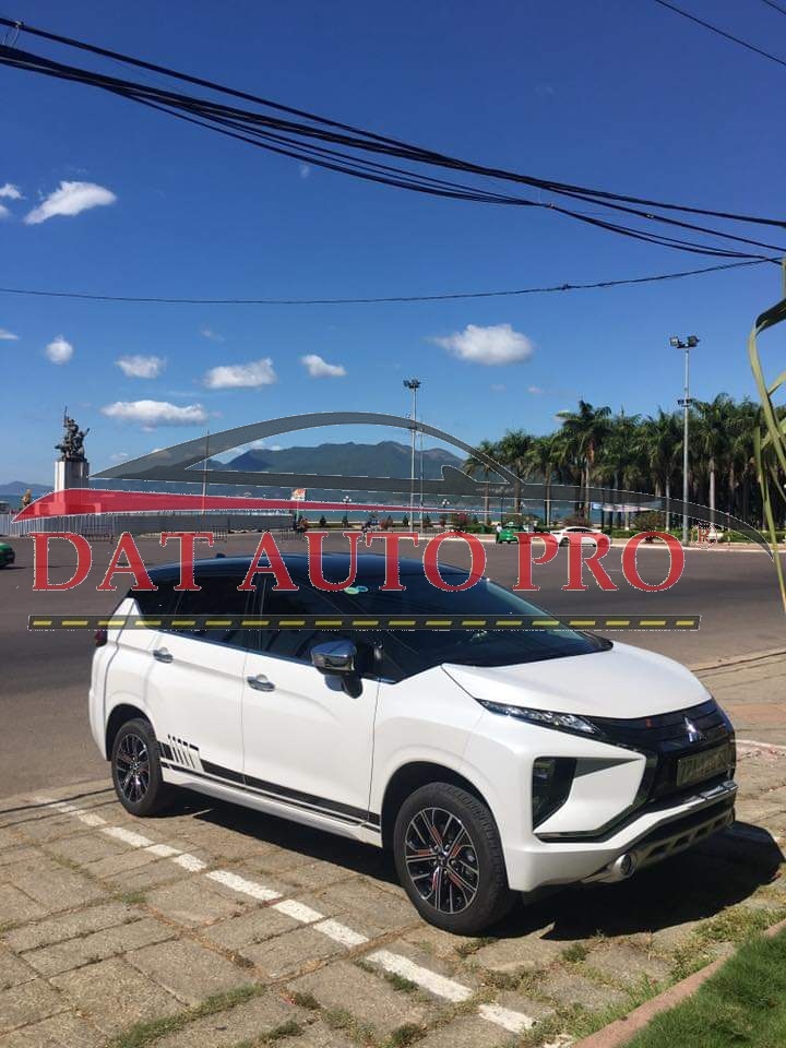 Tem dán thân xe GT trang trí ô tô