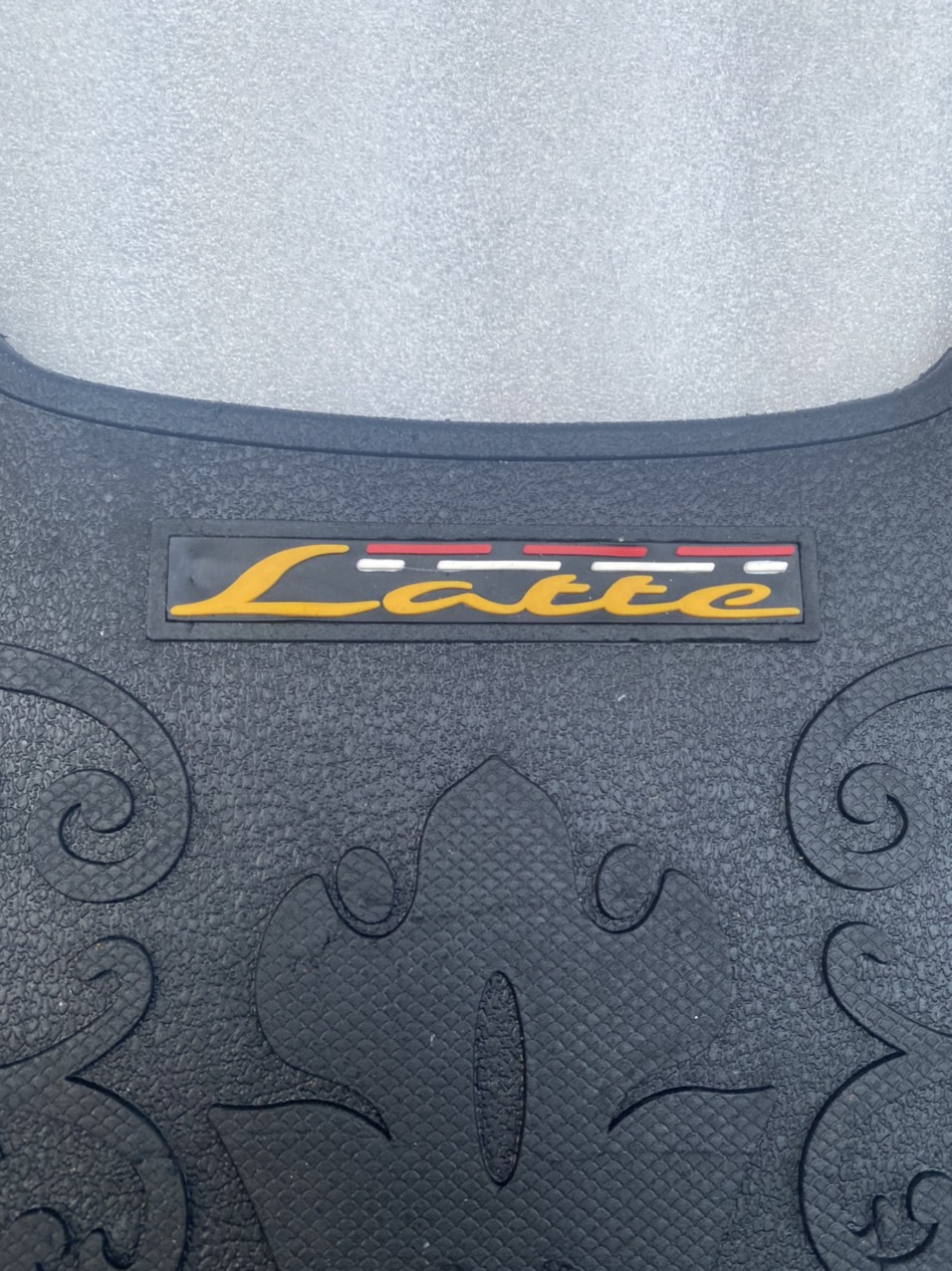 THẢM CAO SU LÓT CHÂN XE LATTE