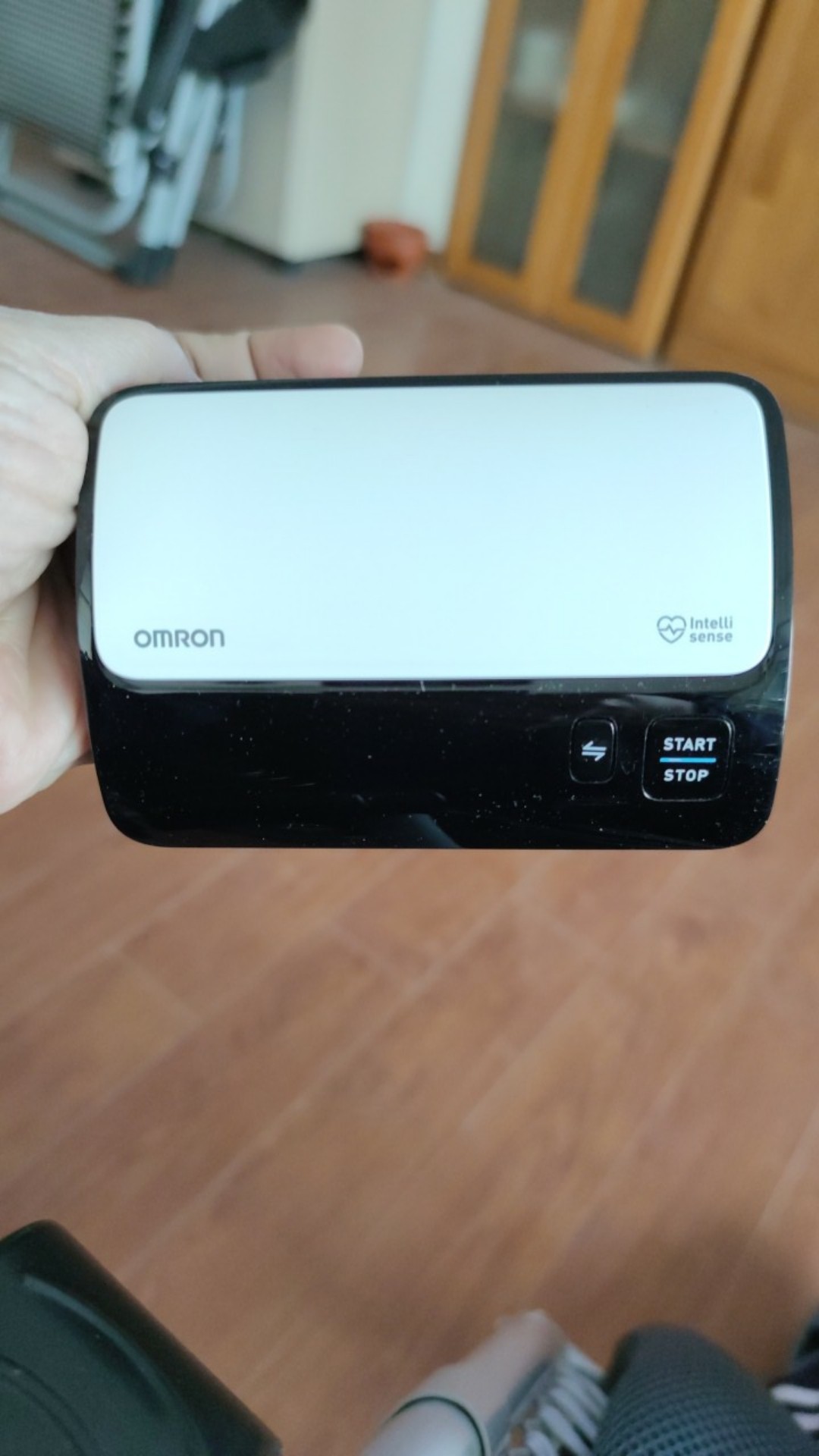 MÁY ĐO HUYẾT ÁP CÁNH TAY OMRON