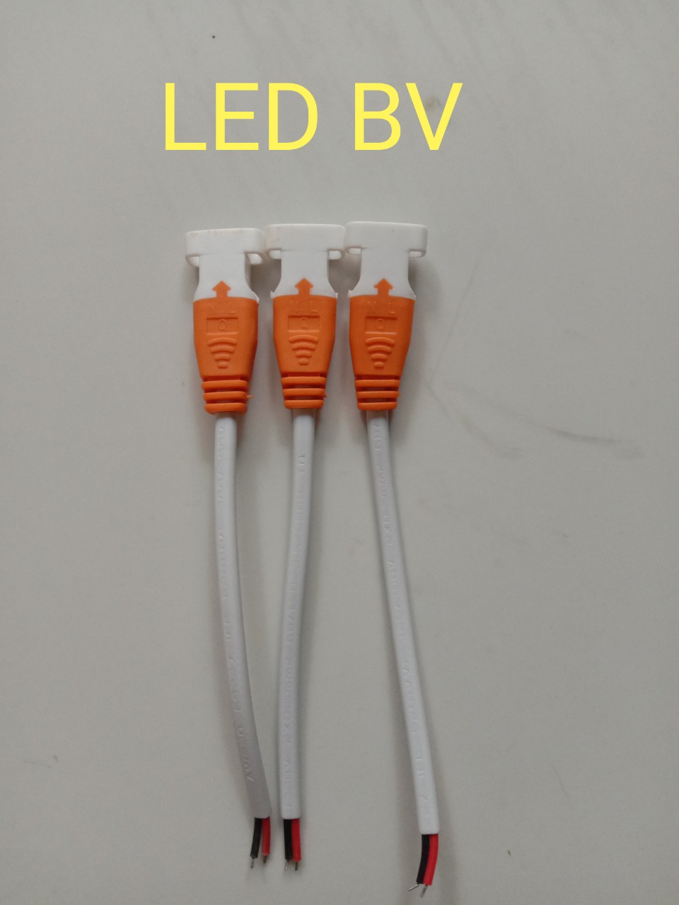 Jack cắm dùng cho đèn led thanh 220v