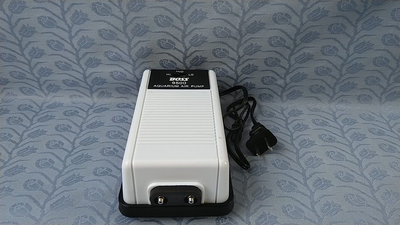 Máy sủi khí oxy 2 vòi BOSS 9500 dùng cho hồ cá.
