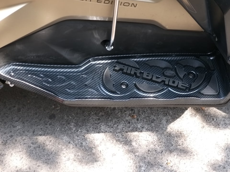GÁC CHÂN AIR BLADE 2020 CACBON