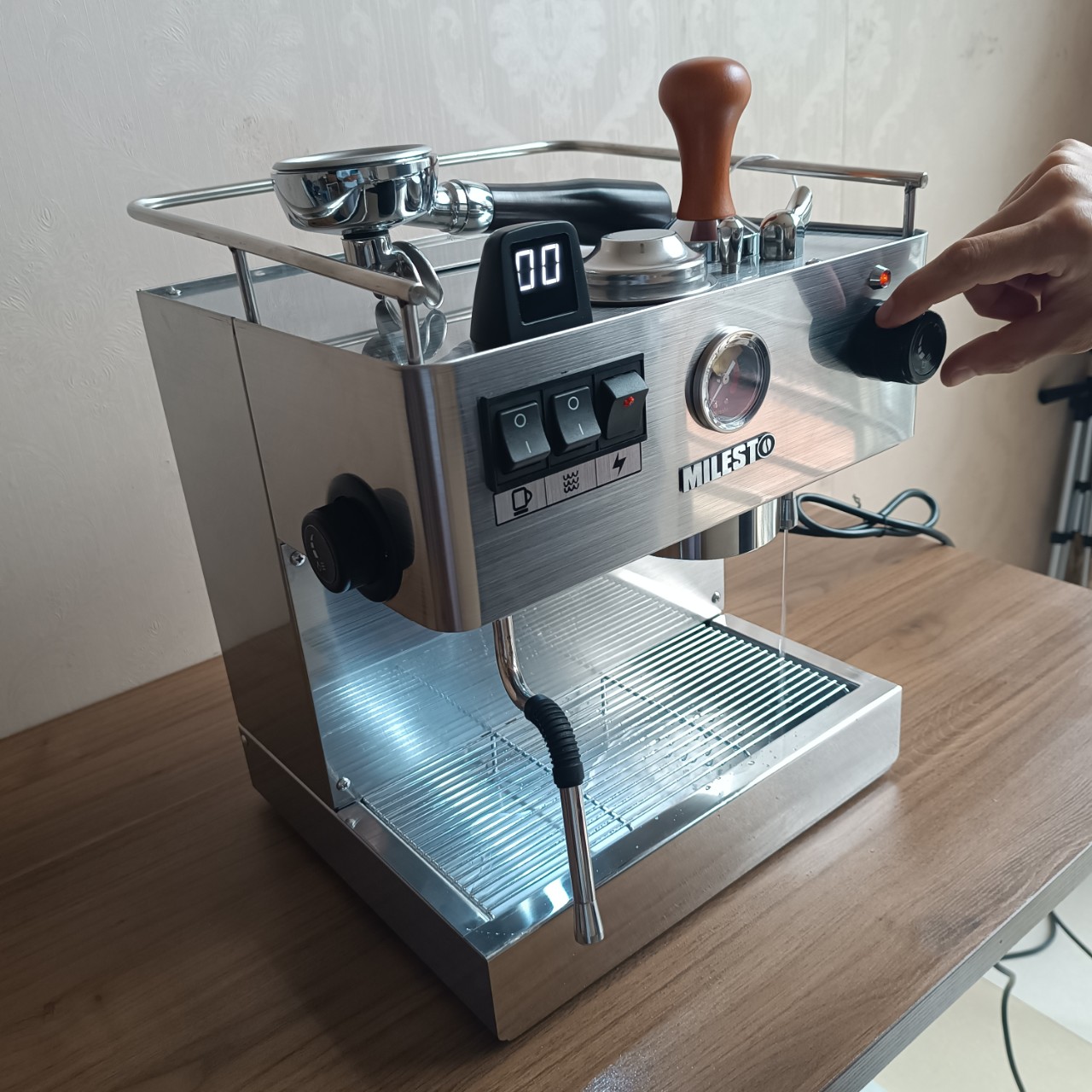 Máy pha cà phê Espresso MILESTO EM19