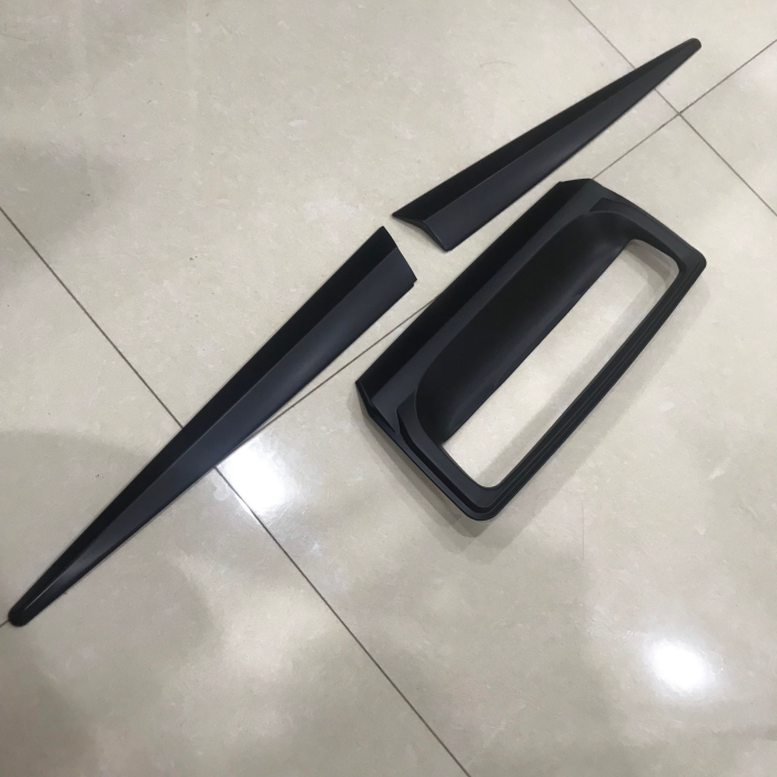 Bộ ốp  hõm cốp đen xe Isuzu Dmax