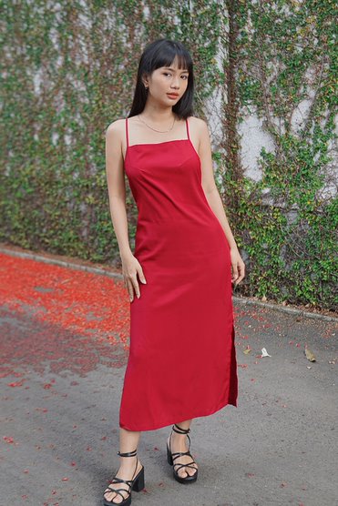 [NHẬP MÃ NOVFALAZSOCIAL02 GIẢM 40K ĐƠN 199K  ]  Đầm Maybi midi suông lụa 2 dây khoét lưng