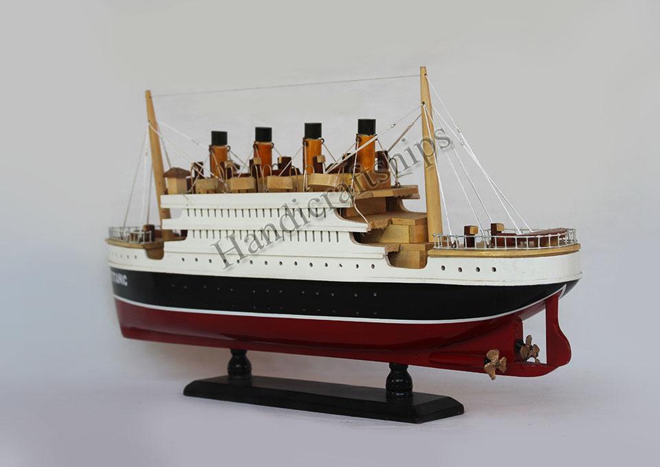 Mô hình thuyền Titanic (Thân: 40cm)