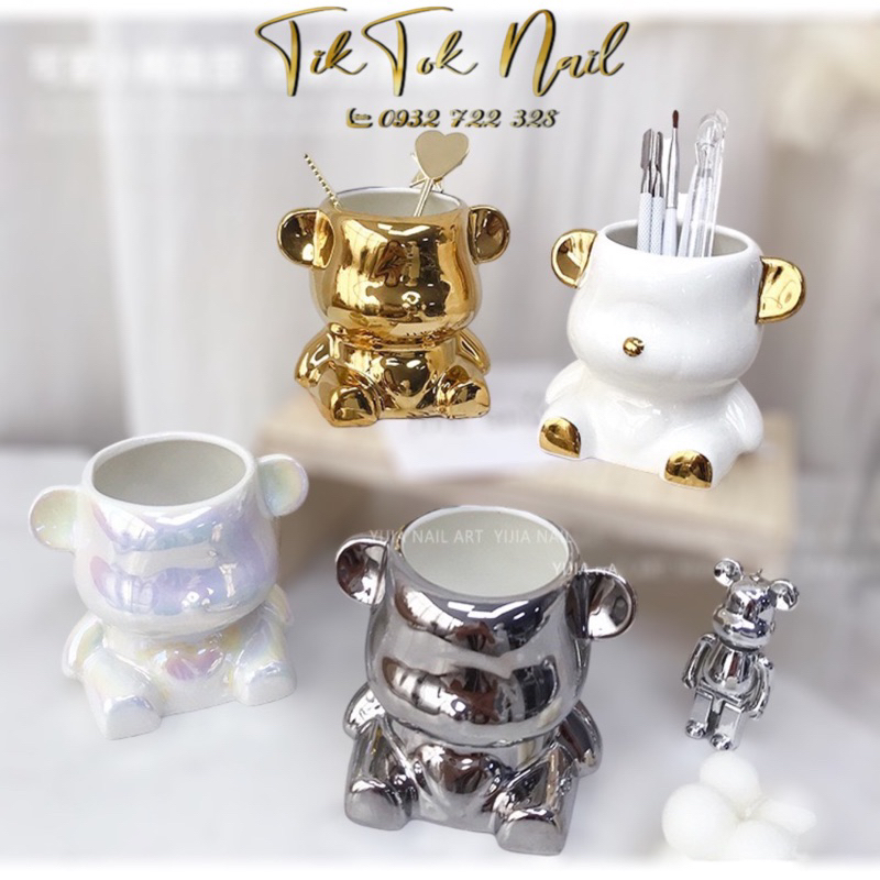Ly con gấu dựng cọ