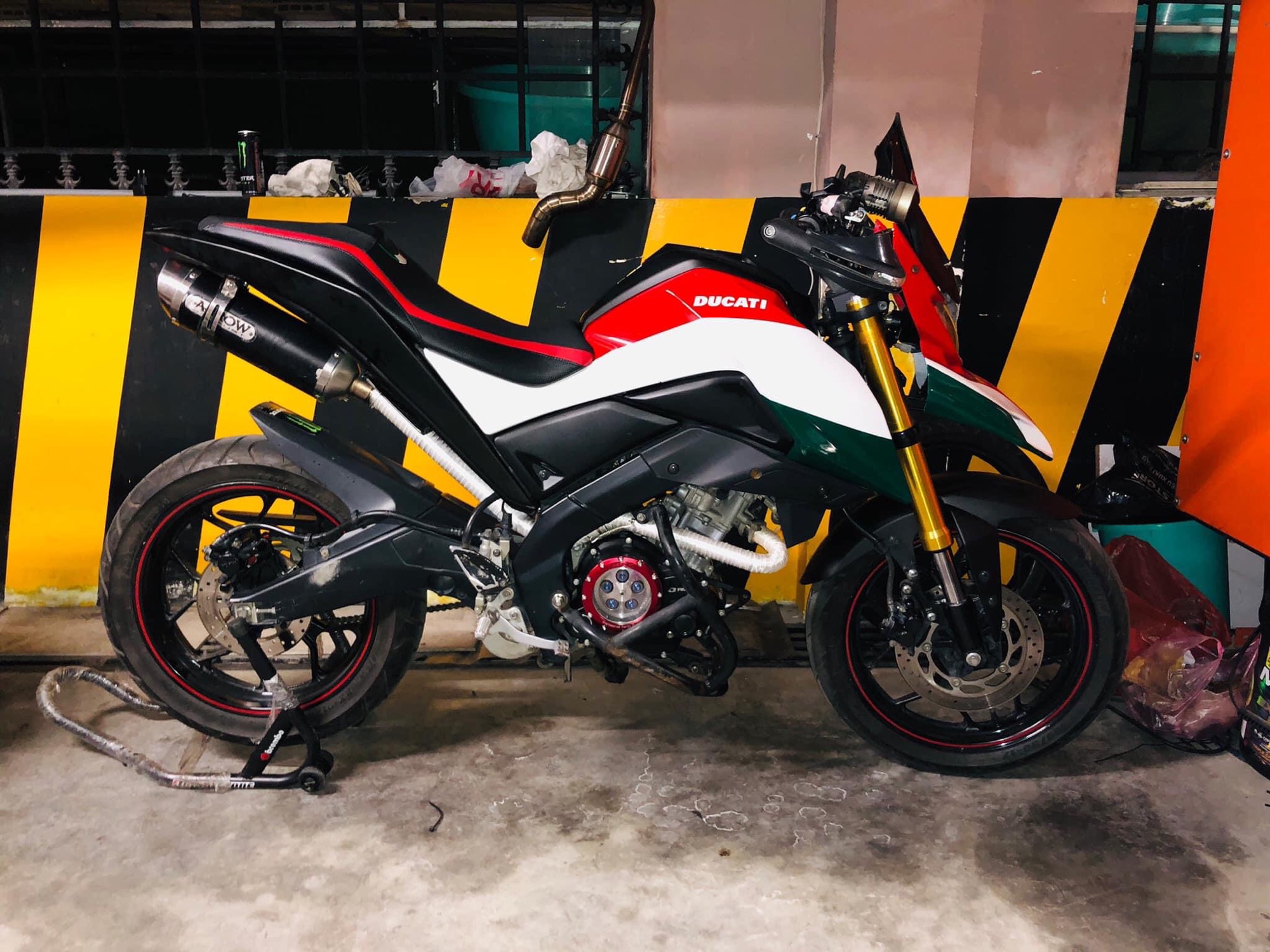 Ben nâng xe moto