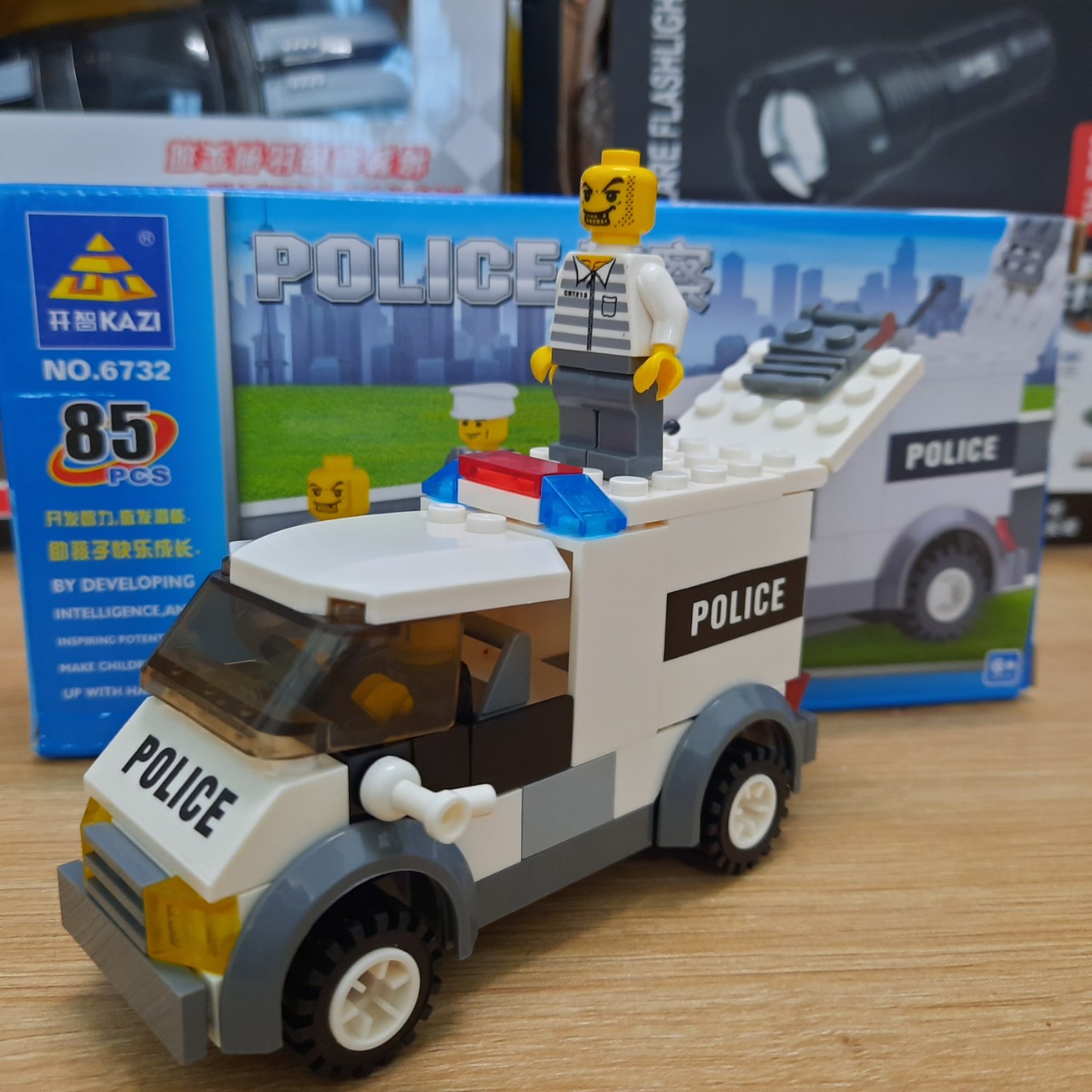 Đồ chơi lego lắp ghép mô hình ô tô cảnh sát gồm 85 chi tiết mô hình bằng nhựa ABS cao cấp cho bé từ 4 tuổi trở lên phát triển trí tuệ và sáng tạo