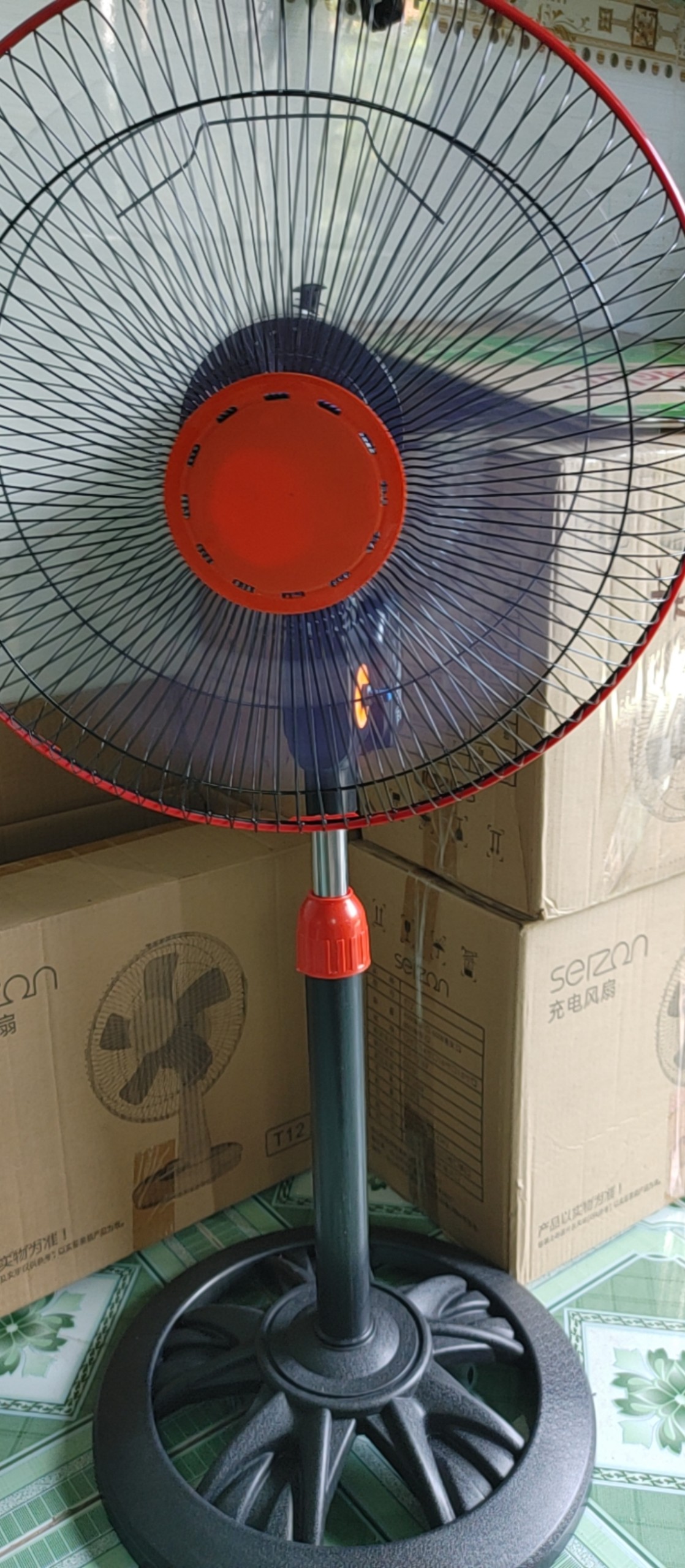 QUẠT ĐỨNG B4 CHÂN PIN MAKITA ( KHÔNG PIN )
