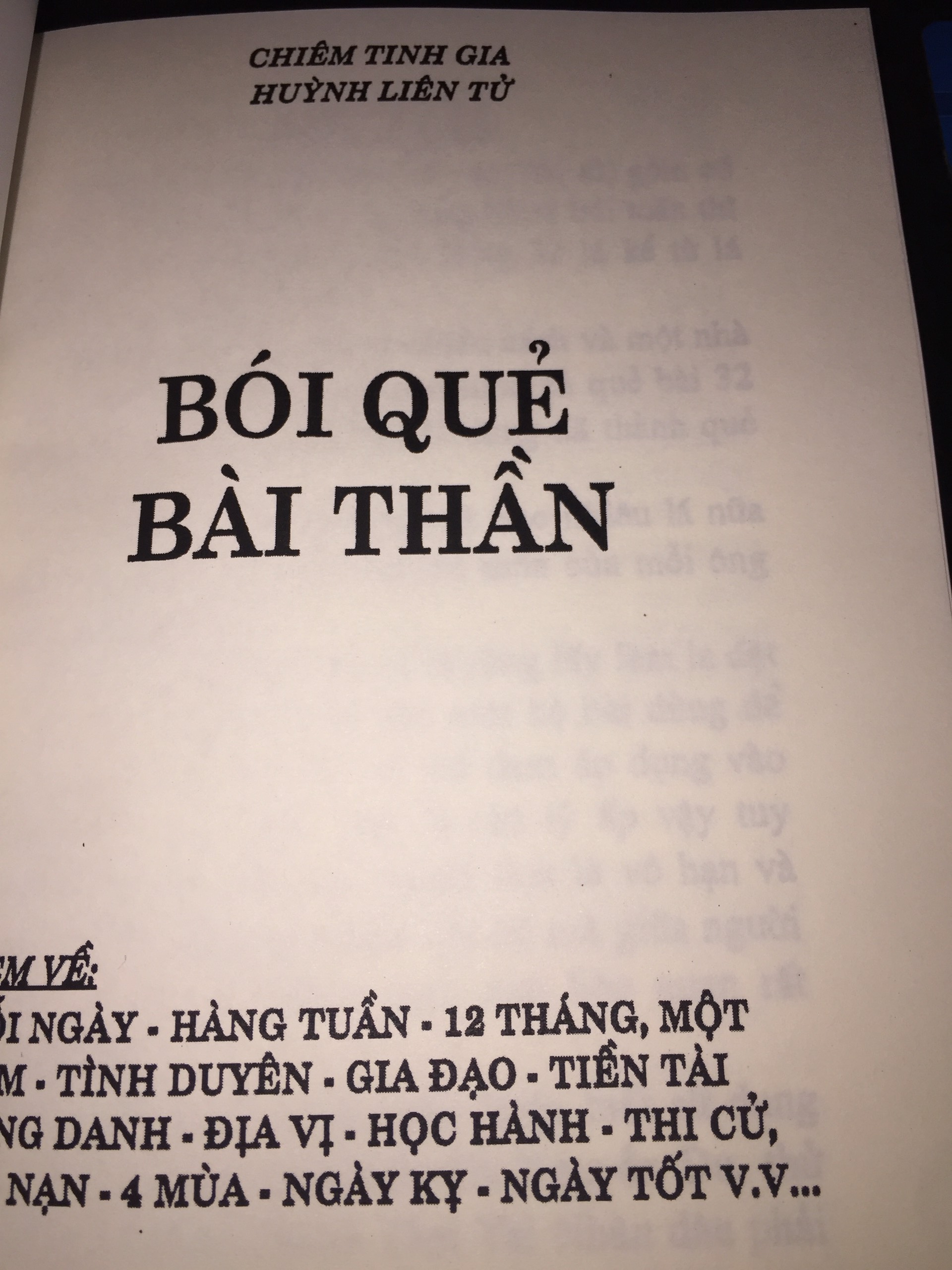 Sách Bói Quẻ Bài Thần (Bìa Vàng)