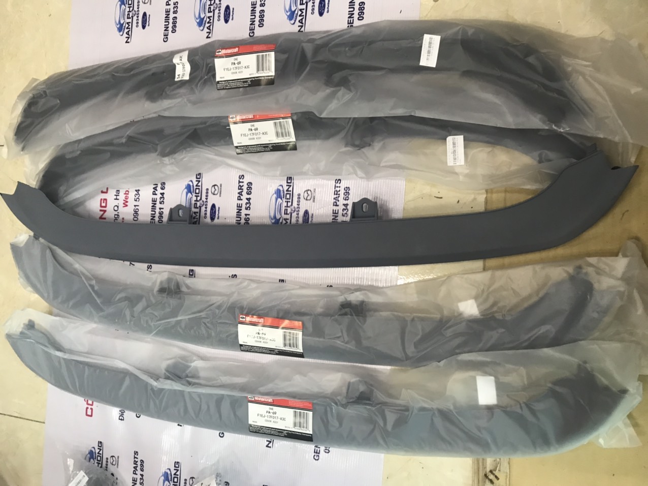 Ốp ba đờ xốc trước giữa focus 17 / f1ej17f017a3cxuaa