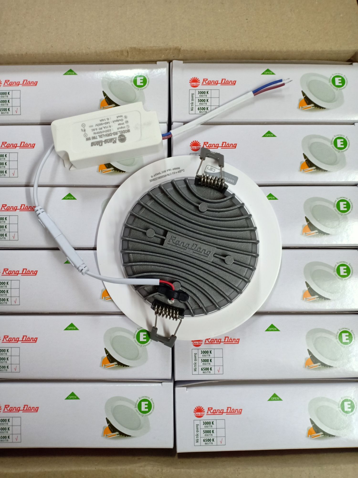 Led âm trần AT04 9w/110Rạng đông đế đúc